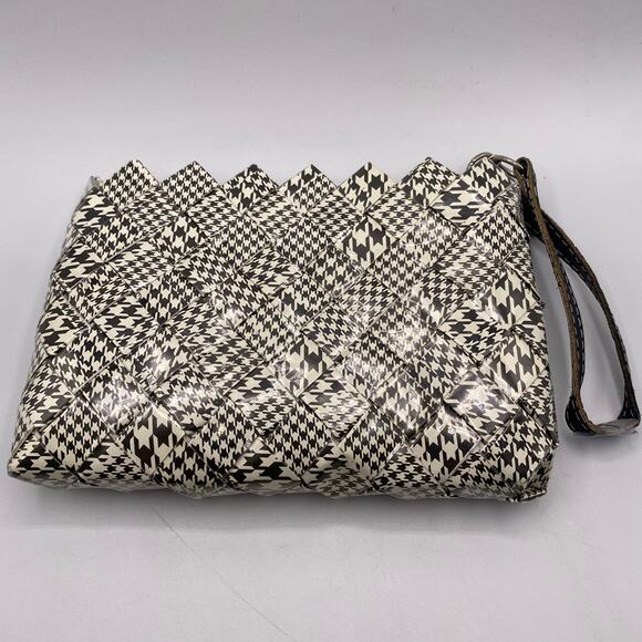 Nahui Ollin Woven Plastic Black & White Y2K Houndstooth Clutch Wristlet - Picture 1 of 7